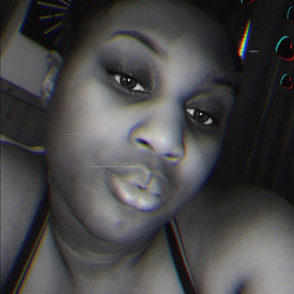 Meet your Posher, Khadrelia - Picture 1 of 1